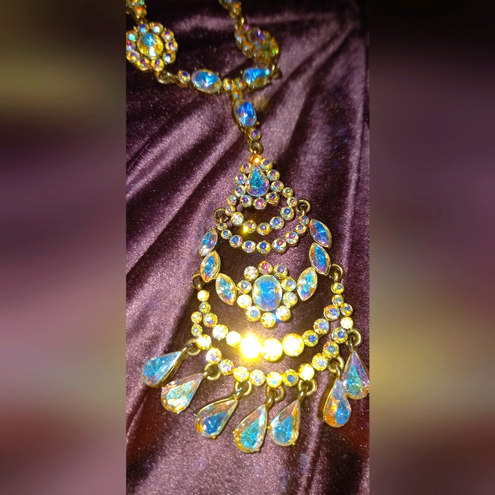 3 Pc Set. Necklace and earrings